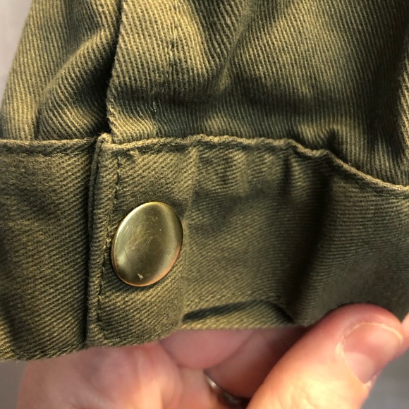 Little Lass girl's green jacket with embroidered floral accents, size 5 & 6 - Picture 6 of 9